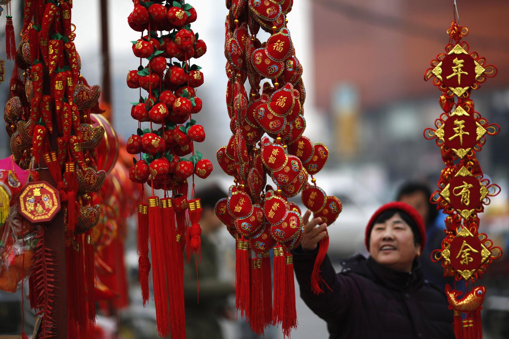 Китайцы празднуют. Китайский новый год. Новый год в Китае. Новый год в Китае традиции. Новогодние традиции в Китае.