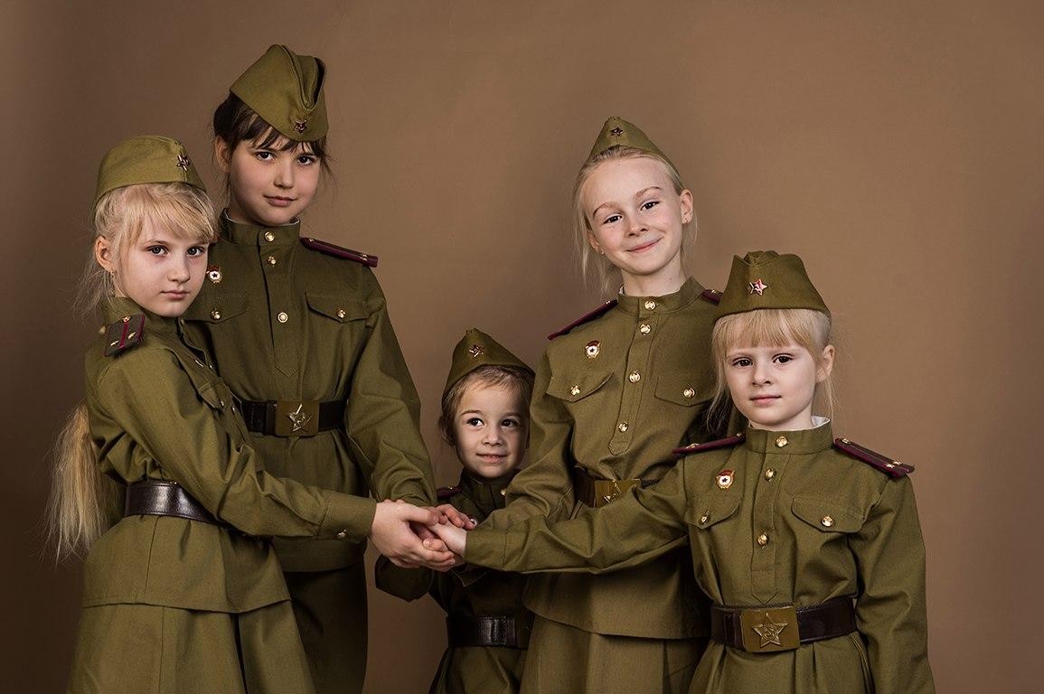 Военная форма для детей на 9. Детская Военная форма. Дети в военной форме. Девочка в военной форме. Малыш в военной форме.